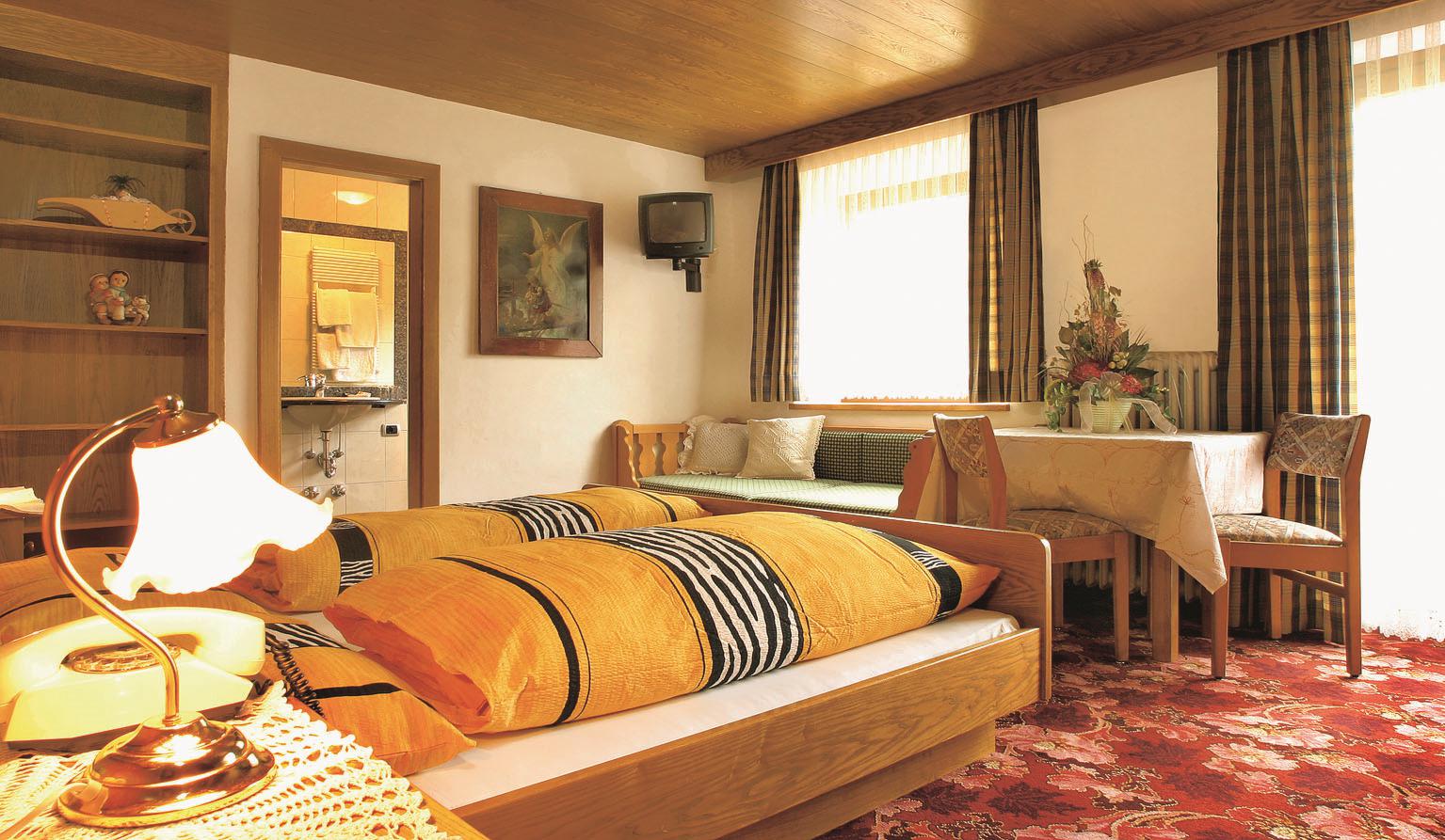 Hotel des Alpes slide 4