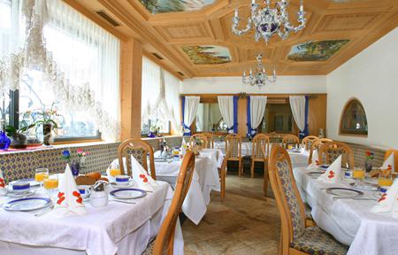 Hotel des Alpes slide 5