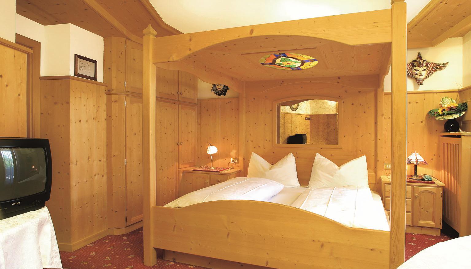 Hotel des Alpes slide 3