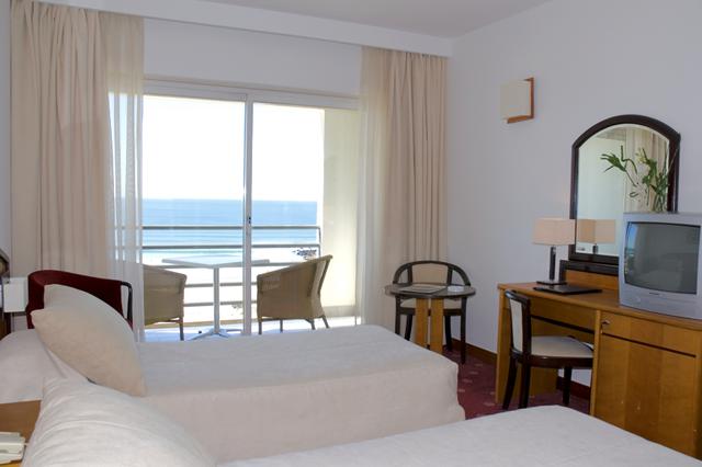 SALE zonvakantie Costa de Lisboa ☀ 8 Dagen logies ontbijt Hotel Tryp Caparica Lisboa Mar