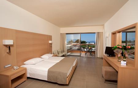 Hotel Island Blue slide 2