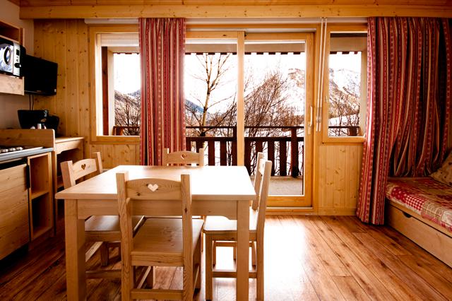 Appartement 3* St. Sorlin d'Arves € 337,- ▷ hond is welkom, zwembad, sauna, wifi, parkeerplaats, kluisje op kamer, restaurant(s)