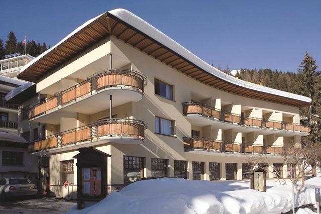 Skiën 3* Davos - Davos-Klosters € 852,- ➤ parkeerplaats, restaurant(s), wifi, discotheek, kluisje op kamer