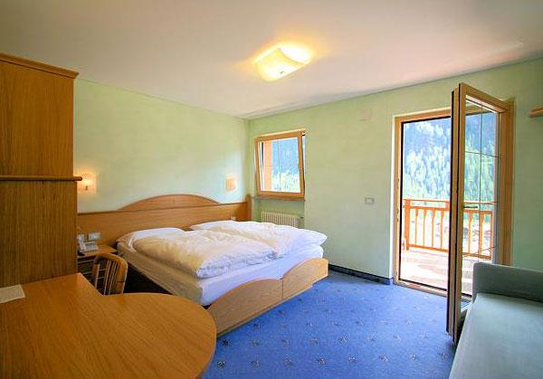2-persoonskamer standaard 4* Campitello di Fassa - Dolomiti Superski € 1104,- ▷ inclusief skipas