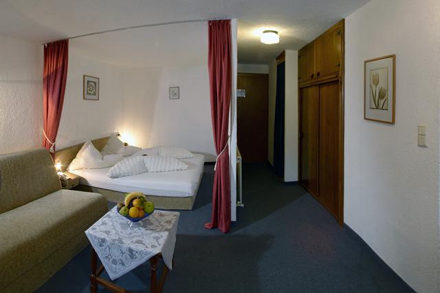 2-persoonskamer type A 3* Sautens € 831,- ➤ hond is welkom, sauna, wifi, tennisbaan, parkeerplaats, wellness, restaurant(s)