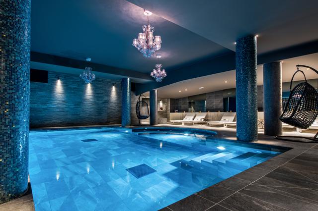 Skiën 5* Val d'Isère € 1195,- | wellness, zwembad, wifi, parkeerplaats, sauna, restaurant(s)