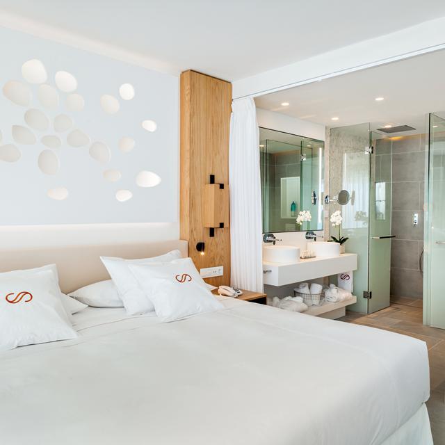 Hotel Royal Hideaway Corales Suites photo 3