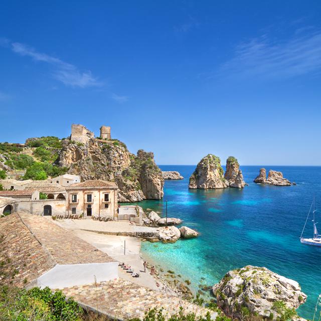 Meer info over Fly & drive Classic Sicily Catania inclusief huurauto  bij Sunweb zomer