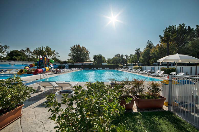 Goedkoopste zomervakantie Gardameer - Camping Village Butterfly