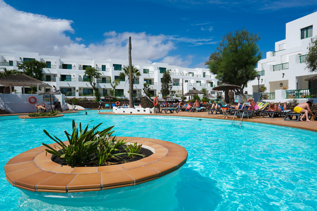 Lekker weg met een zonvakantie Lanzarote ⛱️ 8 Dagen logies Appartementen Galeón Playa