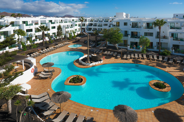 Lekker weg met een zonvakantie Lanzarote ⛱️ 8 Dagen logies Appartementen Galeón Playa