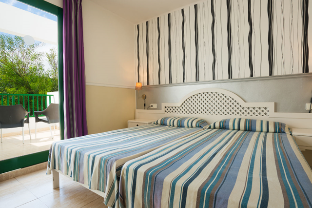 Lekker weg met een zonvakantie Lanzarote ⛱️ 8 Dagen logies Appartementen Galeón Playa