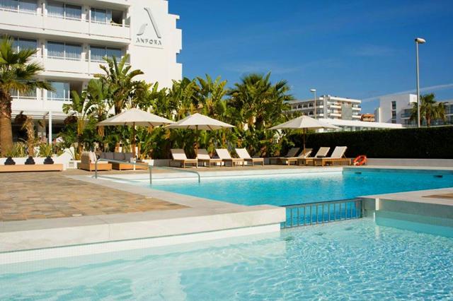 Allerlaagste prijs zonvakantie Ibiza ☀ 8 Dagen logies ontbijt Hotel Anfora Ibiza