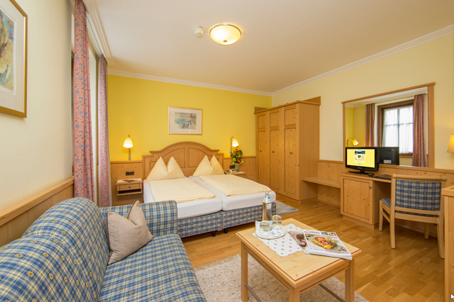 Sneeuwzeker 4* Oostenrijk € 1030,- 【restaurant(s), hond is welkom, parkeerplaats, sauna, kluisje op kamer, wifi】