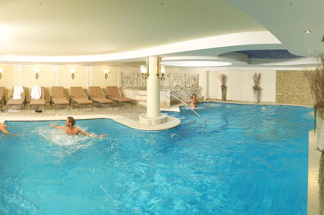 Ontspanning 4* Mezzana - Val di Sole € 753,- ✓ vanaf de piste in de aprés-ski