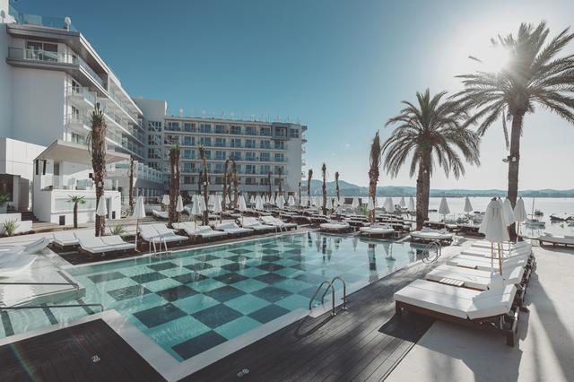 Stuntdeal zonvakantie Ibiza ⭐ 8 Dagen logies ontbijt Amare Beach Hotel Ibiza