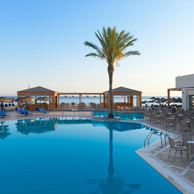 Hotel Avra Beach Resort reviews