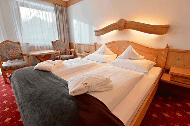 Goedkope last minute skivakantie Zillertal ❄ 8 Dagen halfpension Hotel Malerhaus