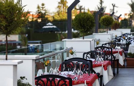 Hotel Luna Blanca Resort & Spa slide 4