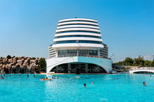 Goedkope zonvakantie Turkse Rivièra - Hotel Titanic Beach Lara