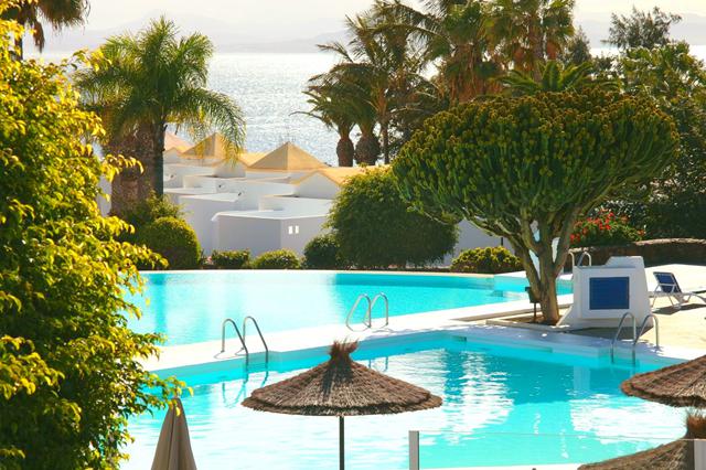 Lekker goedkoop op zonvakantie Lanzarote 🏝️ 8 Dagen halfpension Bungalows Sandos Atlantic Gardens 