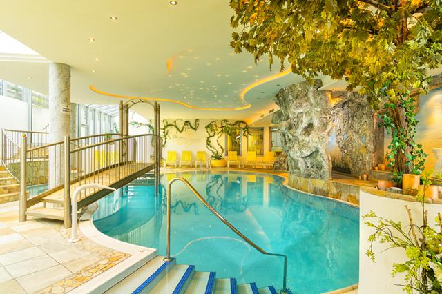 Skiën 4* Flachau € 1299,- ✓ Hotel Hartl