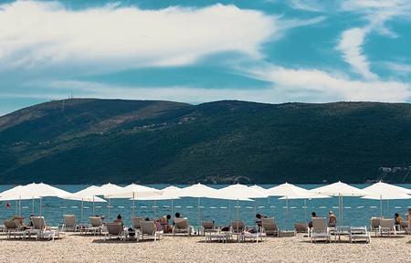 Hotel Lazure Contemporary Building, slide 5