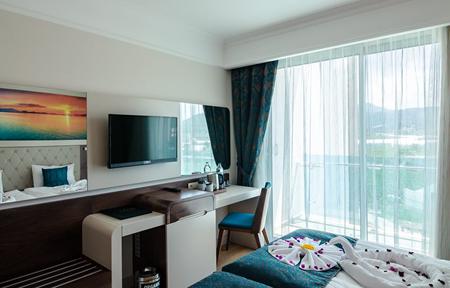 Hotel The Lumos Deluxe Resort & Spa slide 3