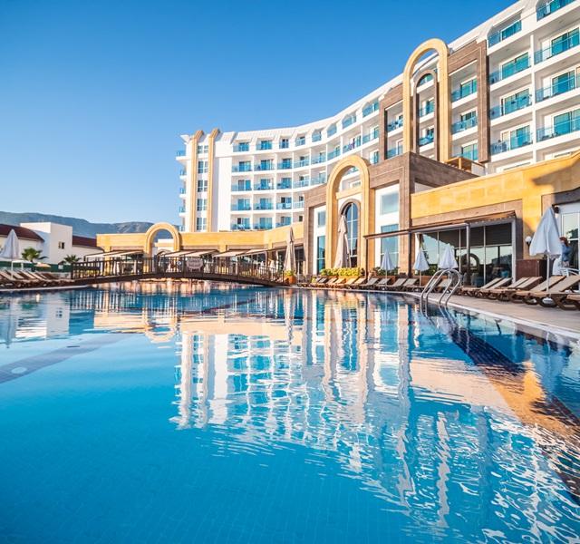hotel-the-lumos-deluxe-resort-spa