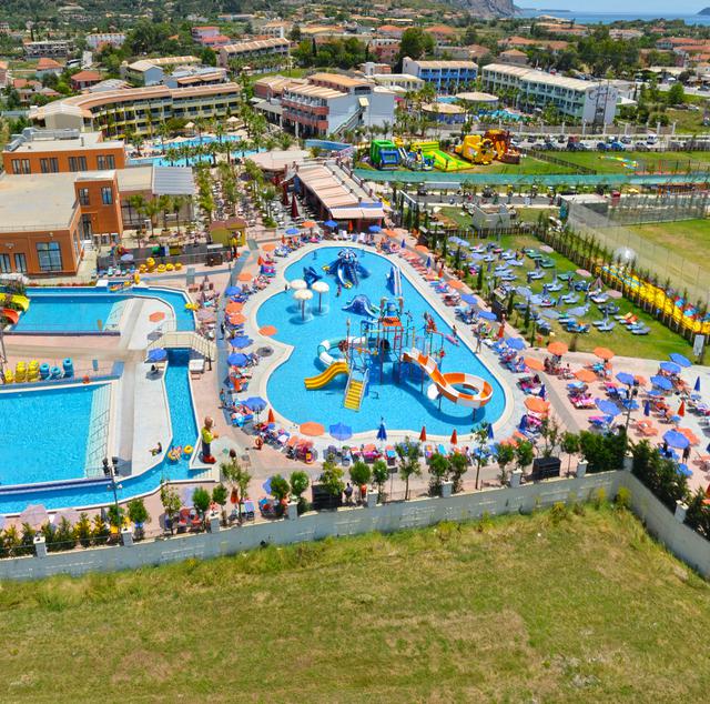 Vakantie Caretta Beach Hotel & Waterpark in Kalamaki (Zakynthos, Griekenland)