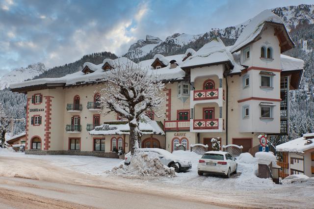 Inpakken en wegwezen prijs skivakantie Dolomiti Superski ❄ 8 Dagen halfpension Hotel Bernard