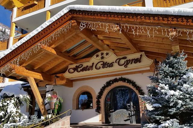 Dagaanbieding skivakantie Dolomiti Superski ⛷️ Hotel Cesa Tyrol 8 Dagen  €1129,-