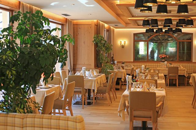 Ontspanning 4* Canazei - Dolomiti Superski € 1293,- ▷ skipas inbegrepen