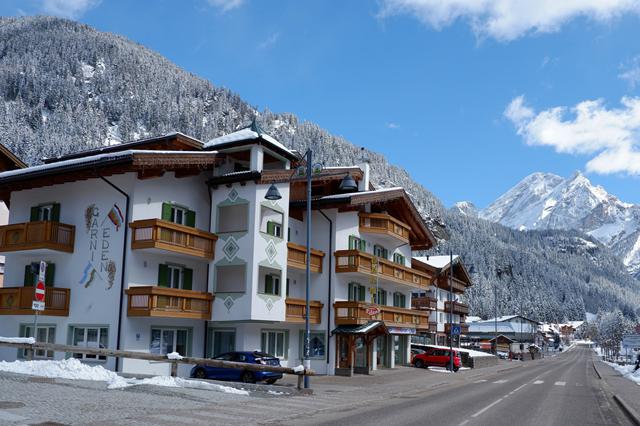 Heerlijke skivakantie Dolomiti Superski ⭐ 8 Dagen logies ontbijt Hotel Garni Eden