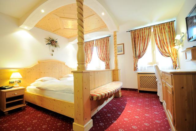 2-persoonskamer balkon comfort 3.5* Dolomiti Superski € 907,- ⁂ met de hond op vakantie