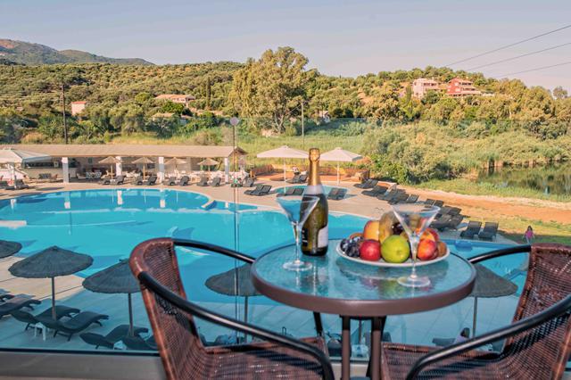 Goedkope zonvakantie Corfu 🏝️ Ninos Laguna Holiday Resort
