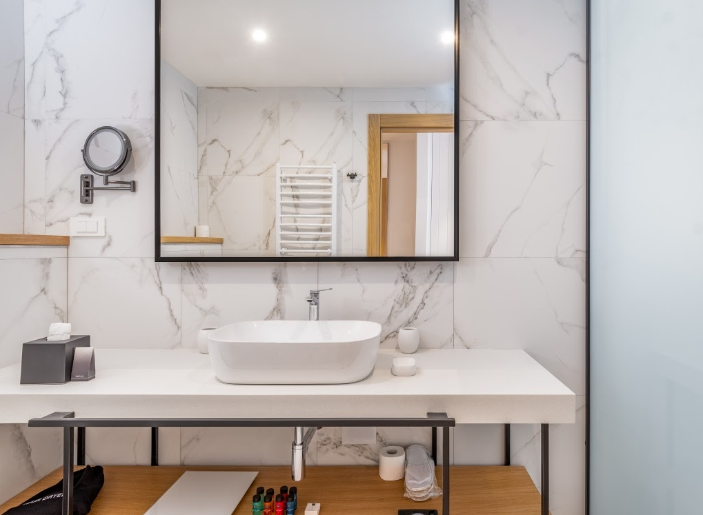 Hotel Lazure Contemporary Building,  slide 4