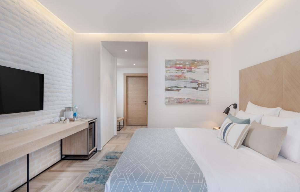 Hotel Lazure Contemporary Building,  slide 2