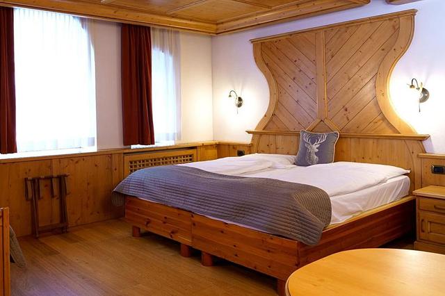 Goedkoop op wintersport Dolomiti Superski ⭐ 8 Dagen halfpension Schloss Hotel Dolomiti