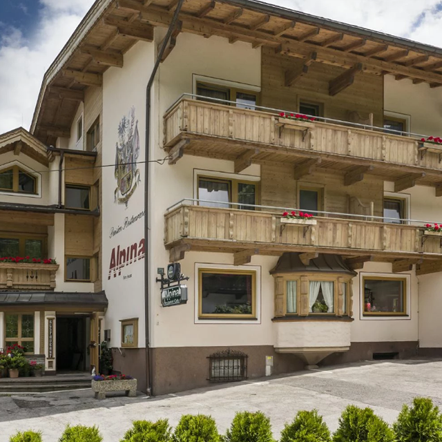 Meer info over Hotel Alpina  bij Sunweb zomer