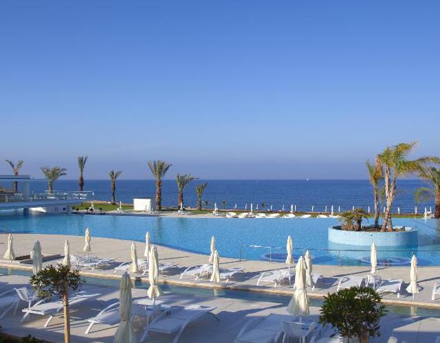 Meer info over Tsokkos King Evelthon Beach Hotel & Resort  bij Sunweb zomer