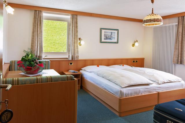 Enorme korting skivakantie Dolomiti Superski ❄ 8 Dagen logies ontbijt Hotel Genziana