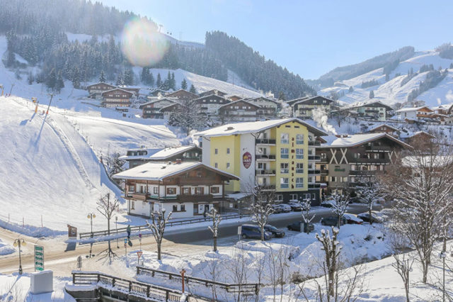 Goedkoopste aanbieding skivakantie Skicircus Saalbach-Hinterglemm-Leogang-Fieberbrunn ⭐ 8 Dagen halfpension Hotel Almrausch