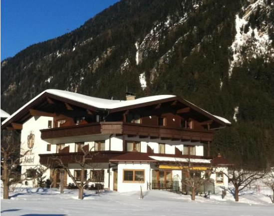 Hotel Garni Almhof Tirol
