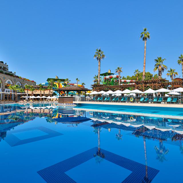 Meer info over Hotel Crystal Sunset Luxury Resort & Spa  bij Sunweb zomer