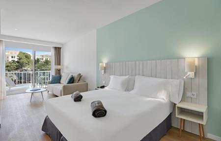 Barcelo Aguamarina Hotel slide 4