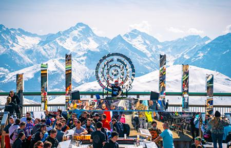 Hostel Moontain - Tomorrowland Winter slide 5