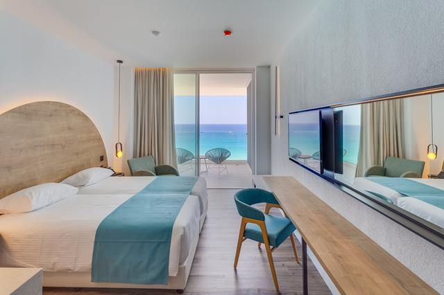 Deal zonvakantie Cyprus. - Flamingo Paradise Beach Hotel