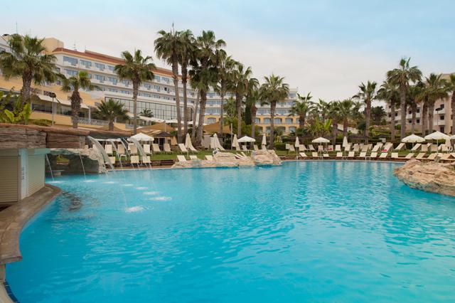 Ontspannen vakantie Cyprus. 🏝️ St. George Beach Hotel & Spa Resort 8 Dagen  €833,-