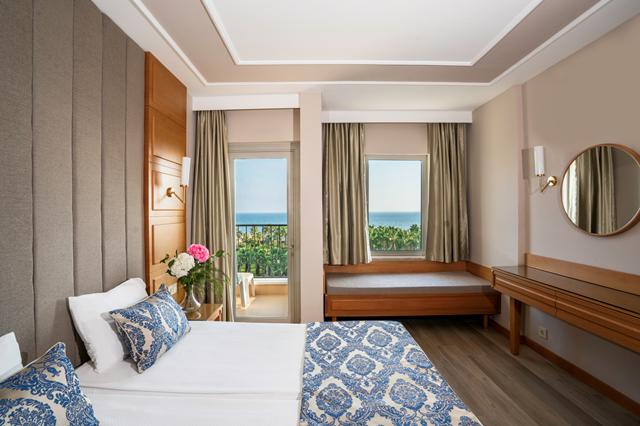 Last minute zonvakantie Turkse Rivièra - Hotel Royal Atlantis Beach